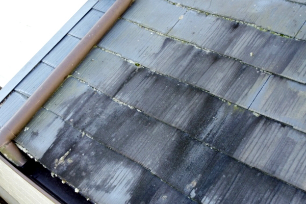 屋根の汚れやひび割れ